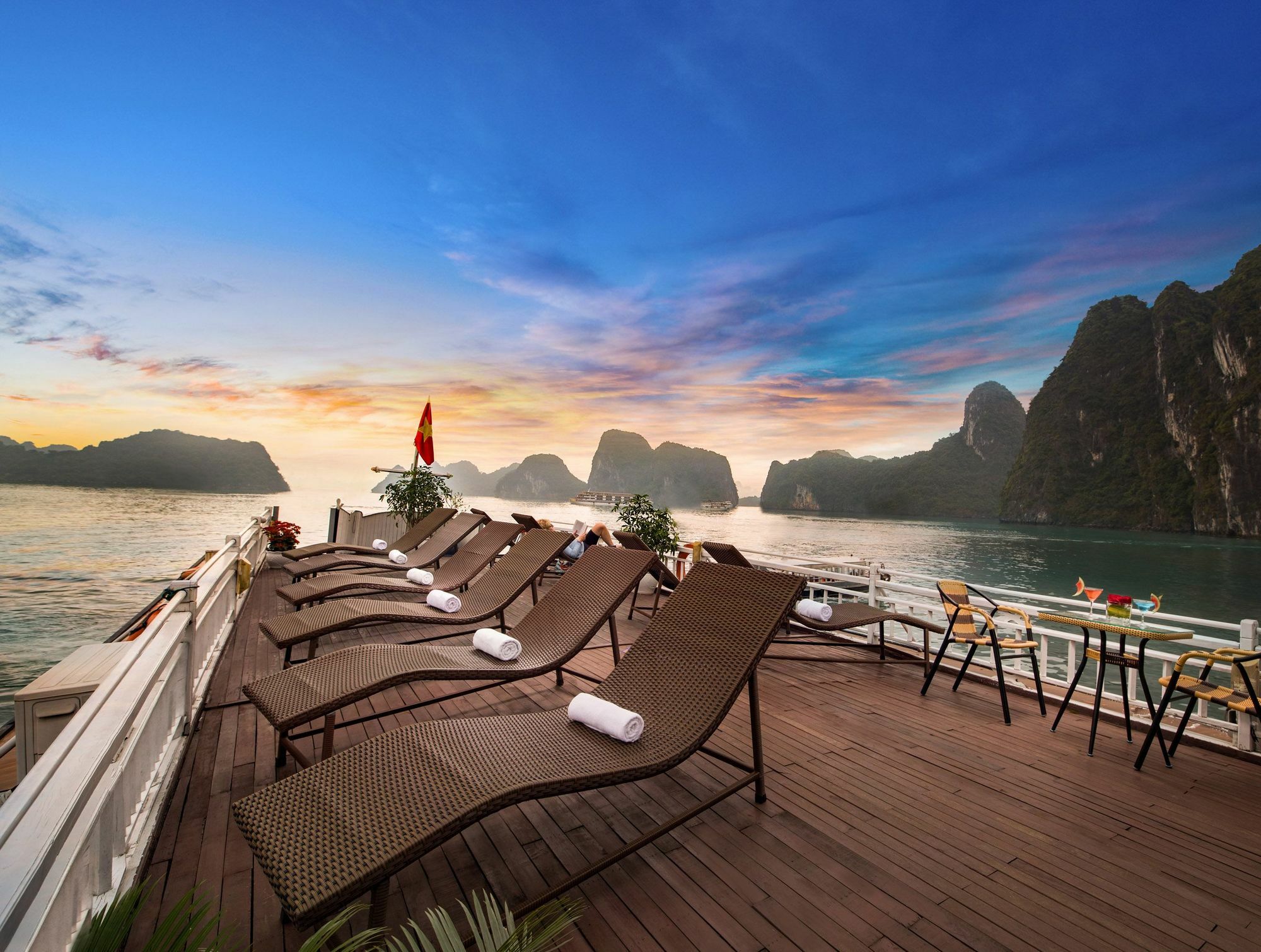 Halong Lavender Cruises Hotel Ha Long Exterior photo