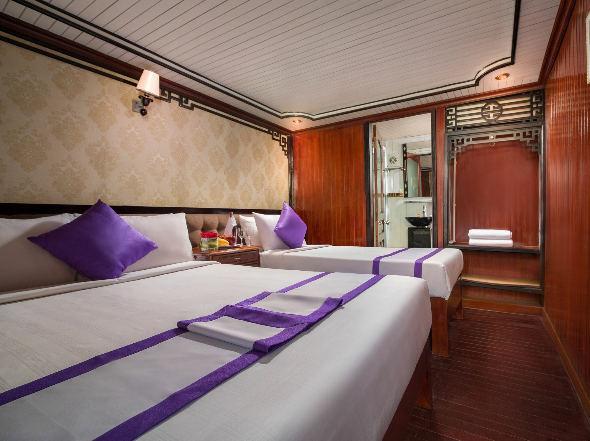 Halong Lavender Cruises Hotel Ha Long Exterior photo