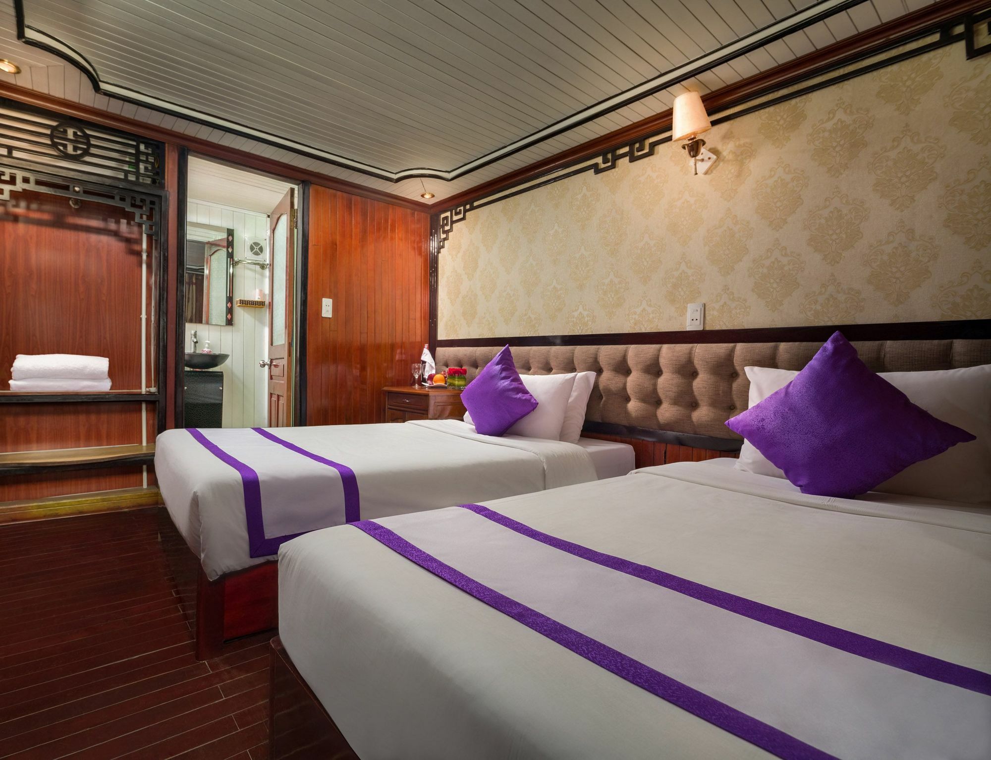 Halong Lavender Cruises Hotel Ha Long Exterior photo