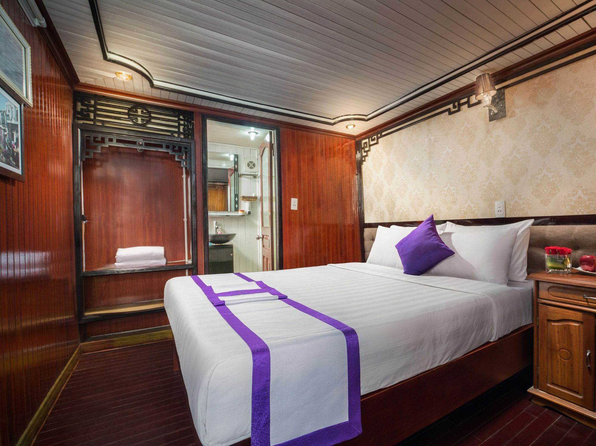 Halong Lavender Cruises Hotel Ha Long Exterior photo