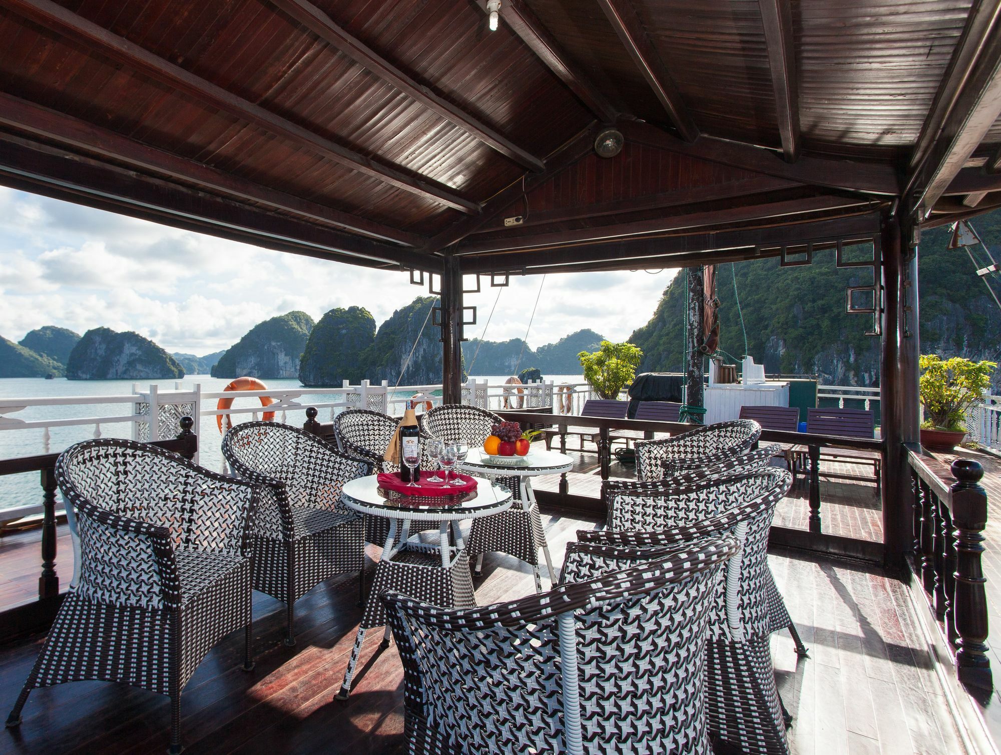 Halong Lavender Cruises Hotel Ha Long Exterior photo